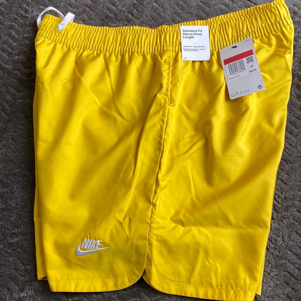 Nike athletic embroidered logo size XL brand new with tags shorts